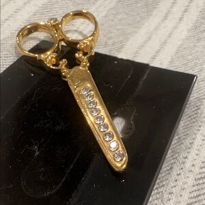 Beautiful Vintage Scissor Pin w detailed Rhinestones 1 accent Rhinestone bottom